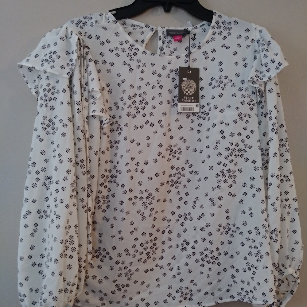 NWT Vince Camuto blouse!!